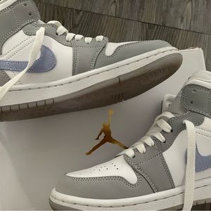 Jordan 1 Mid Wolf Grey Aluminum